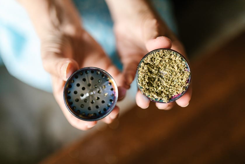 Weed-Kief in einem Grinder